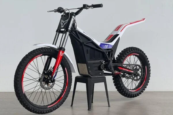 arctic leopard e · at 560 trial bike