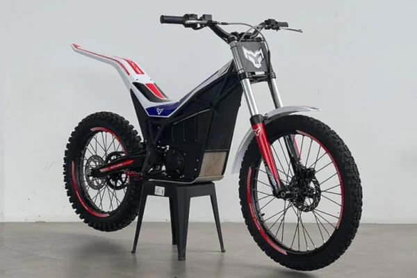 arctic leopard e · at 560 trial bike